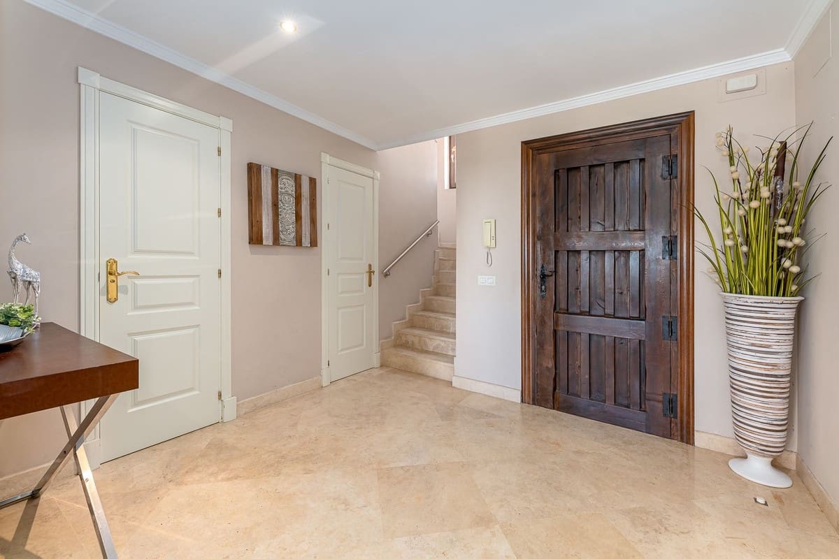 3 quarto Casa em Banda para venda em El Paraiso com piscina garagem - 745 000 € (Ref: 10120605)