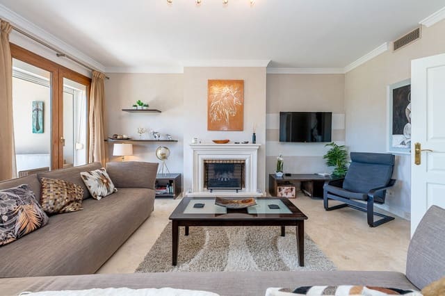 3 chambre Maison de Ville à vendre à El Paraiso, Estepona avec piscine garage - 745 000 € (Ref: 10120605)