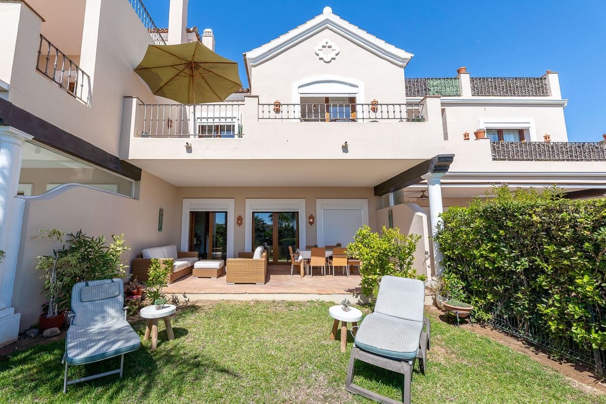 3 quarto Casa em Banda para venda em El Paraiso com piscina garagem - 745 000 € (Ref: 10120605)