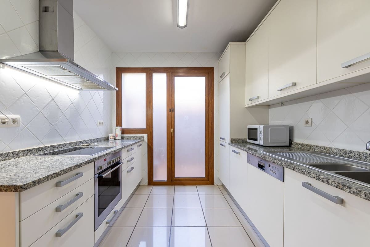 3 quarto Casa em Banda para venda em El Paraiso com piscina garagem - 745 000 € (Ref: 10120605)