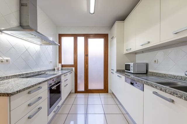 3 chambre Maison de Ville à vendre à El Paraiso, Estepona avec piscine garage - 745 000 € (Ref: 10120605)