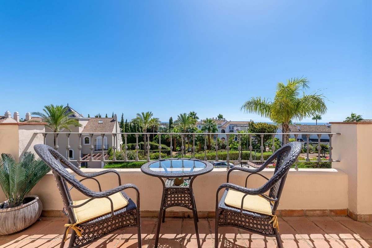 3 quarto Casa em Banda para venda em El Paraiso com piscina garagem - 745 000 € (Ref: 10120605)