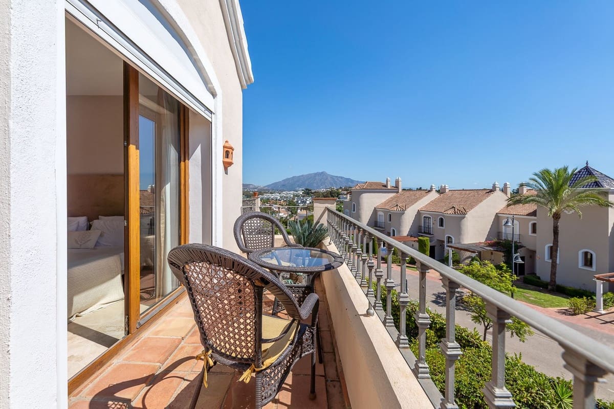 3 quarto Casa em Banda para venda em El Paraiso com piscina garagem - 745 000 € (Ref: 10120605)