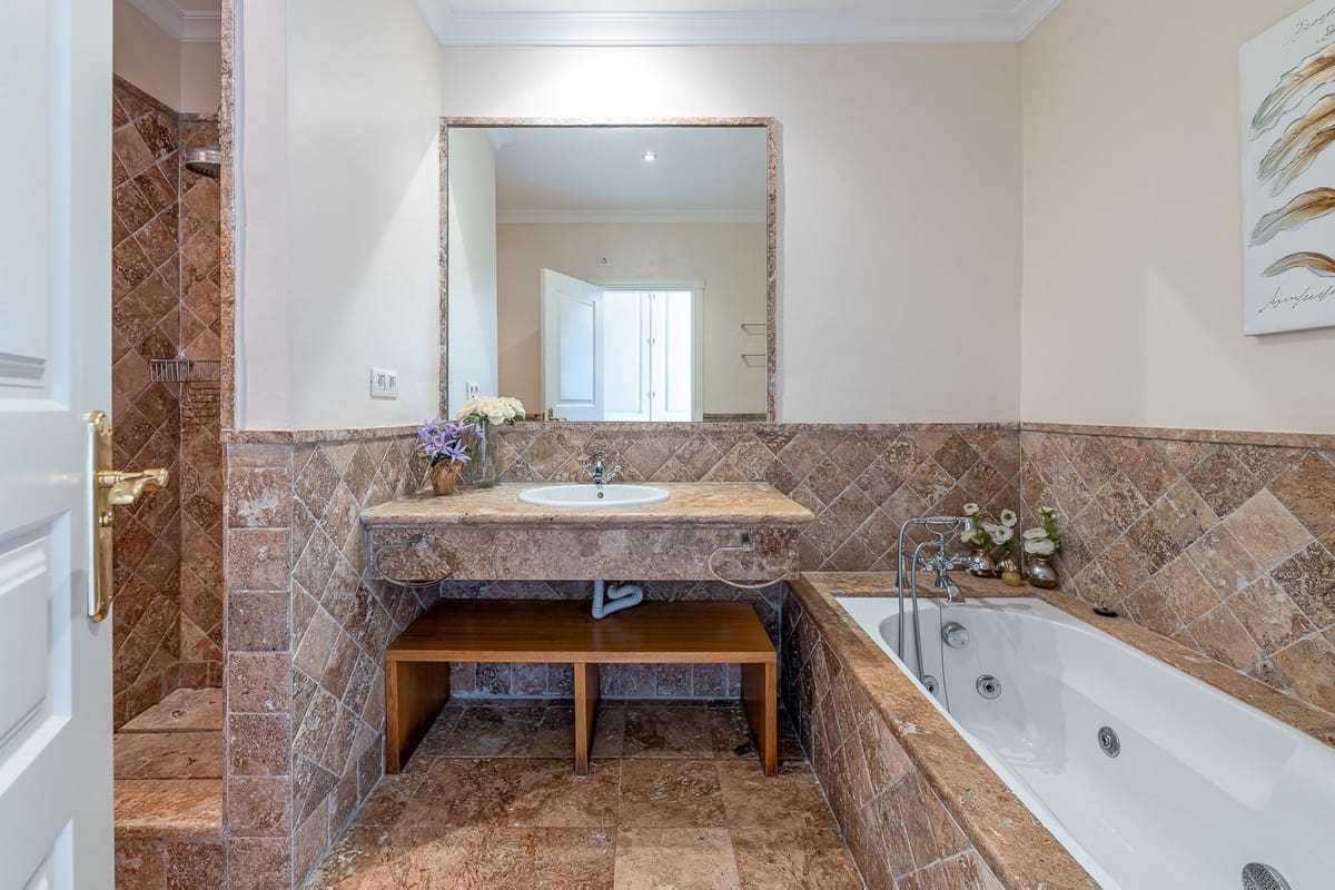 3 quarto Casa em Banda para venda em El Paraiso com piscina garagem - 745 000 € (Ref: 10120605)