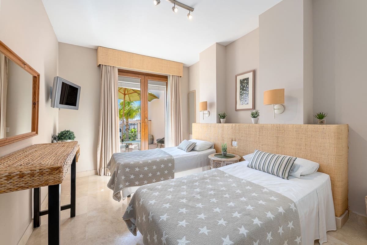 3 quarto Casa em Banda para venda em El Paraiso com piscina garagem - 745 000 € (Ref: 10120605)