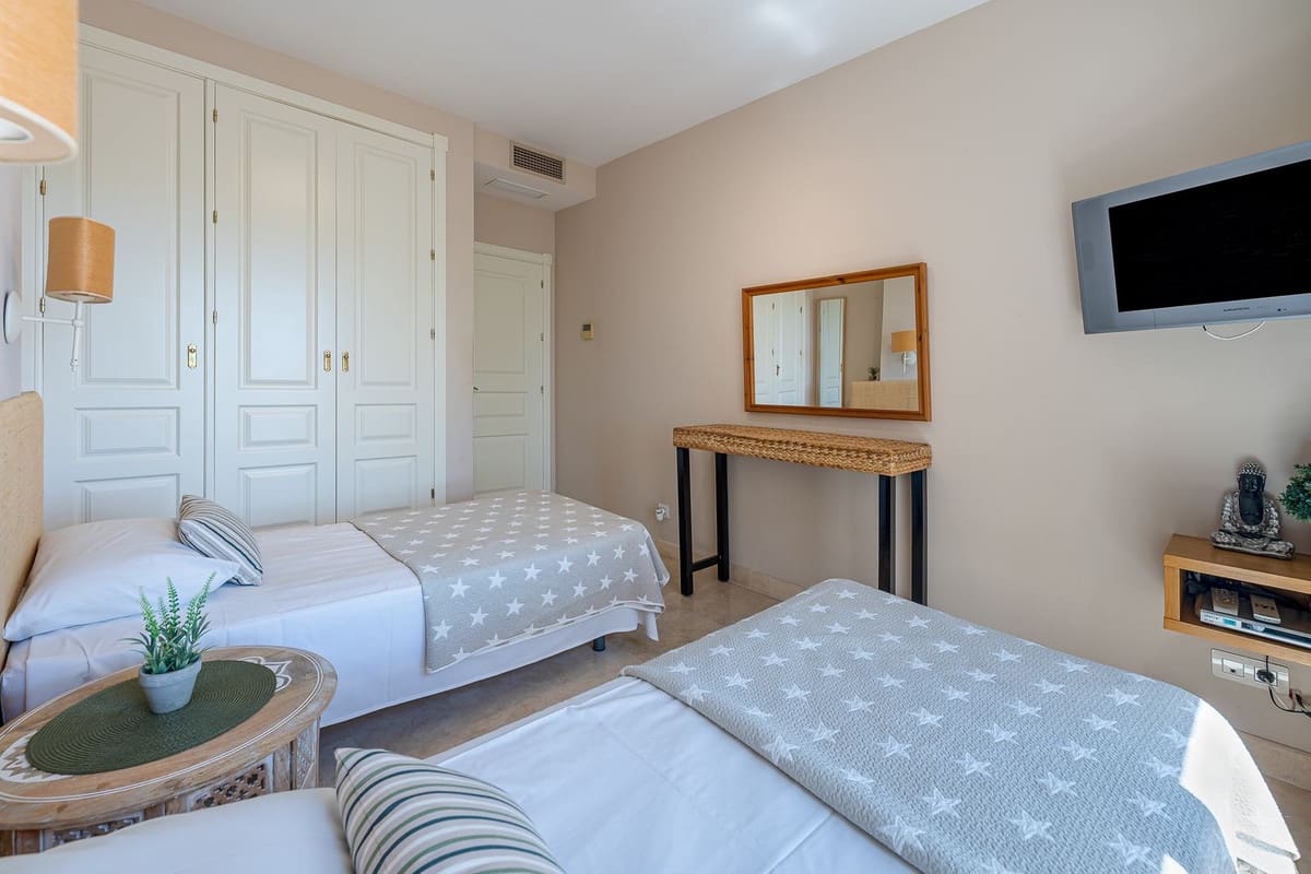 3 quarto Casa em Banda para venda em El Paraiso com piscina garagem - 745 000 € (Ref: 10120605)