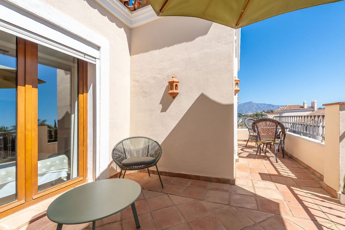 3 quarto Casa em Banda para venda em El Paraiso com piscina garagem - 745 000 € (Ref: 10120605)