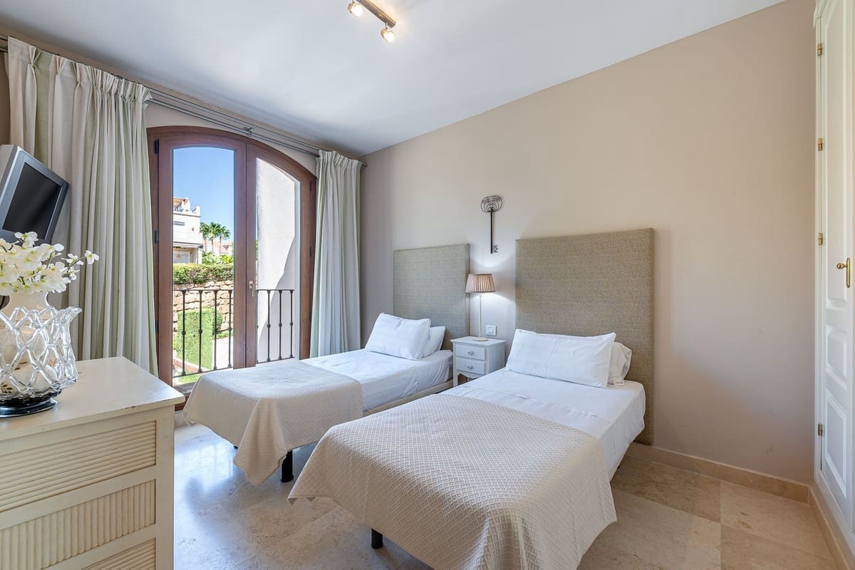 3 quarto Casa em Banda para venda em El Paraiso com piscina garagem - 745 000 € (Ref: 10120605)