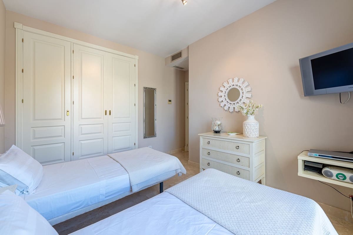 3 quarto Casa em Banda para venda em El Paraiso com piscina garagem - 745 000 € (Ref: 10120605)