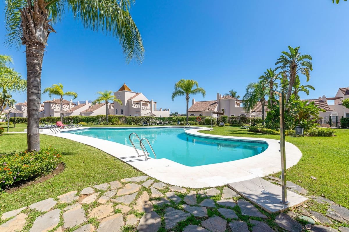 3 quarto Casa em Banda para venda em El Paraiso com piscina garagem - 745 000 € (Ref: 10120605)
