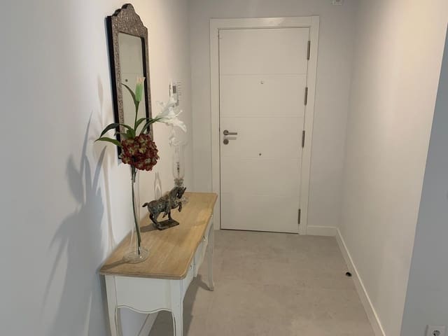 Appartement de 3 chambres à louer à Estepona avec piscine garage - 2 850 € (Ref: 10135168)