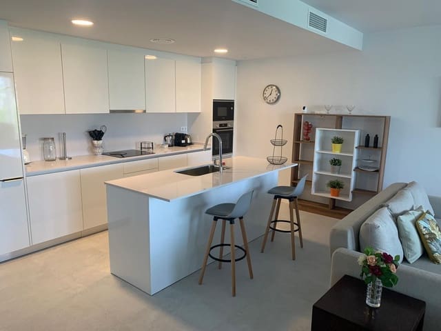 Appartement de 3 chambres à louer à Estepona avec piscine garage - 2 850 € (Ref: 10135168)
