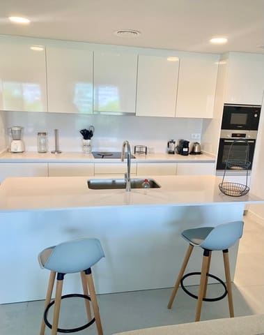 Appartement de 3 chambres à louer à Estepona avec piscine garage - 2 850 € (Ref: 10135168)