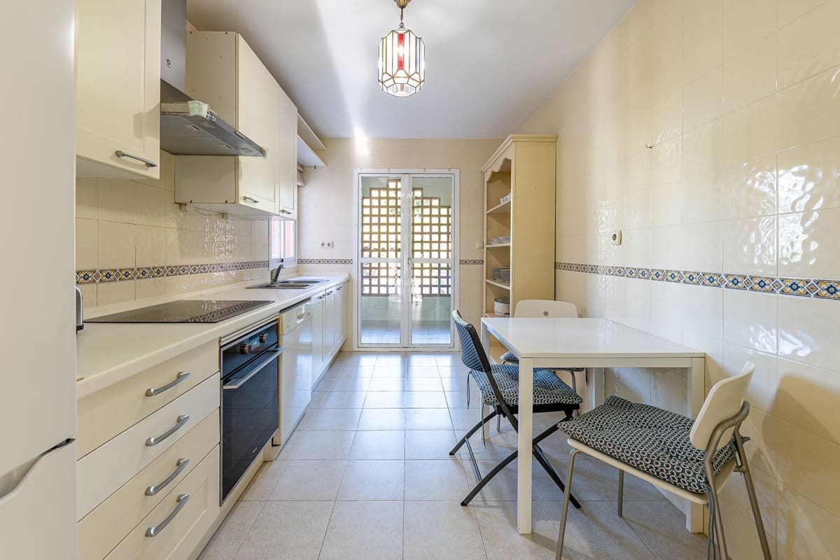 2 sovrum Lägenhet till salu i Guadalmina med pool garage - 630 000 € (Ref: 10154265)