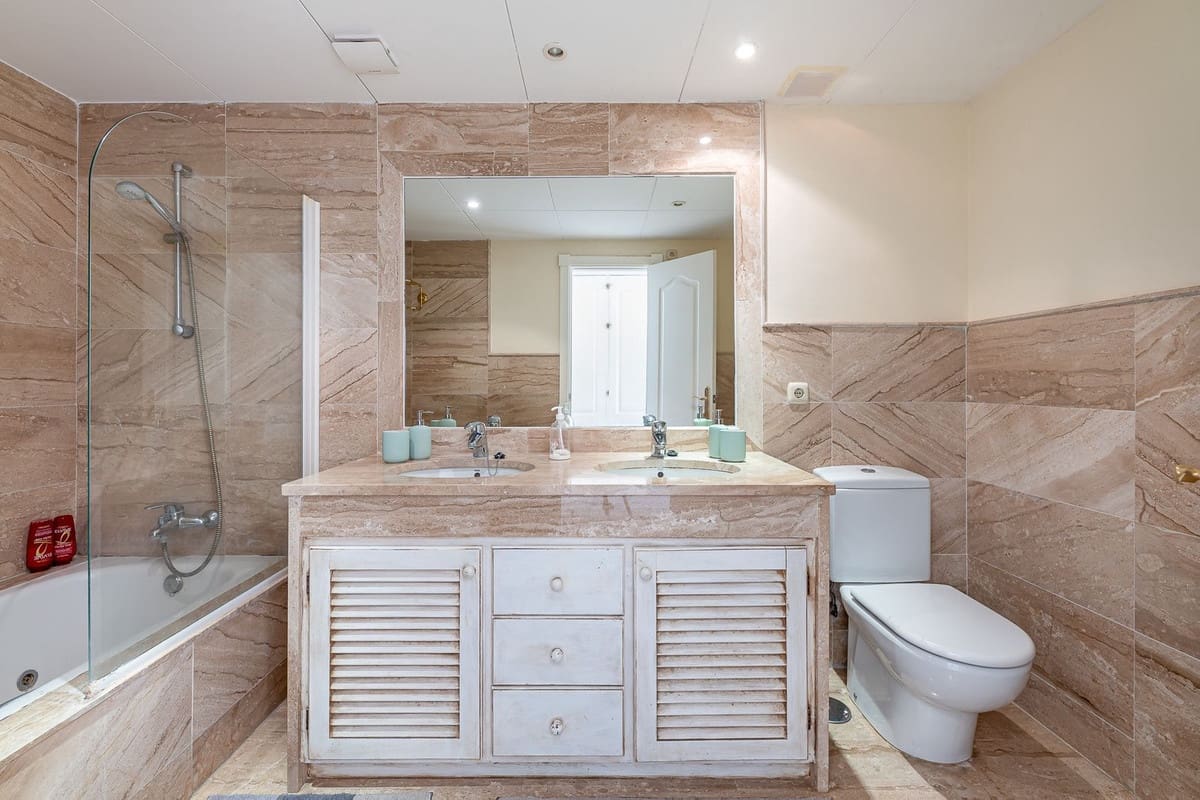 2 sovrum Lägenhet till salu i Guadalmina med pool garage - 630 000 € (Ref: 10154265)