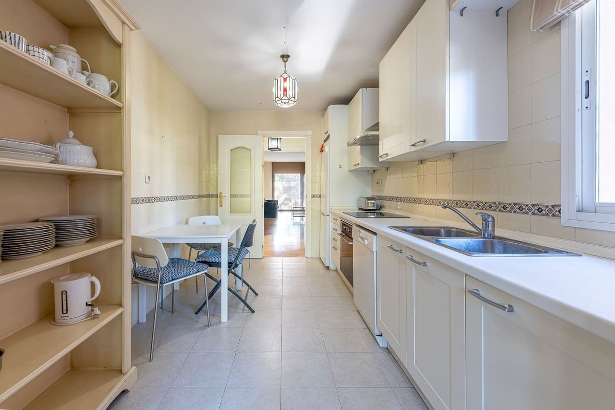 2 sovrum Lägenhet till salu i Guadalmina med pool garage - 630 000 € (Ref: 10154265)