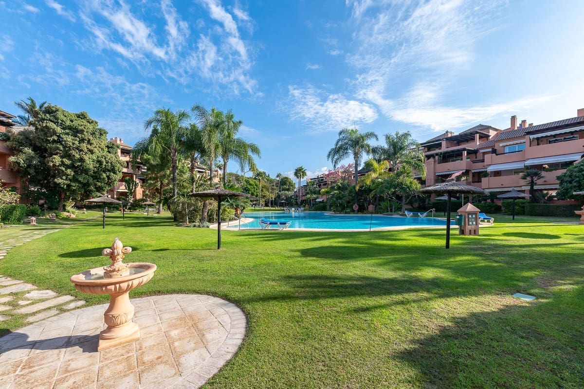 2 sovrum Lägenhet till salu i Guadalmina med pool garage - 630 000 € (Ref: 10154265)
