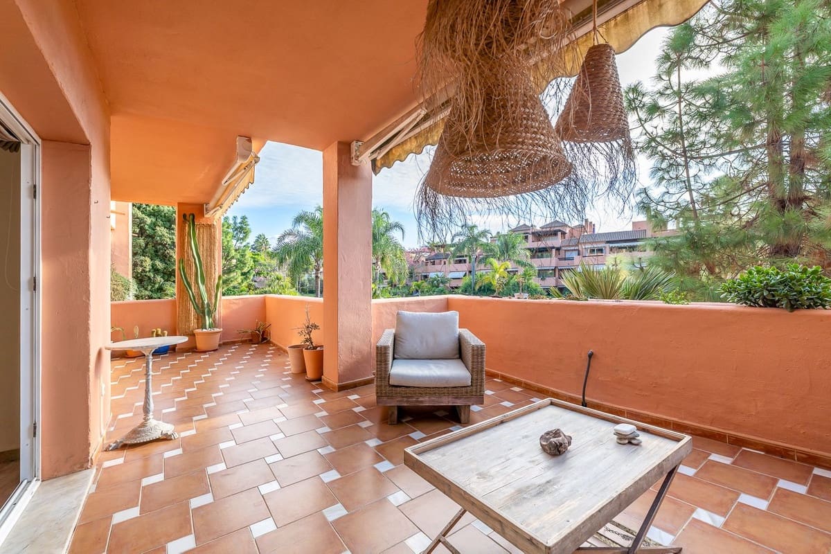 2 sovrum Lägenhet till salu i Guadalmina med pool garage - 630 000 € (Ref: 10154265)
