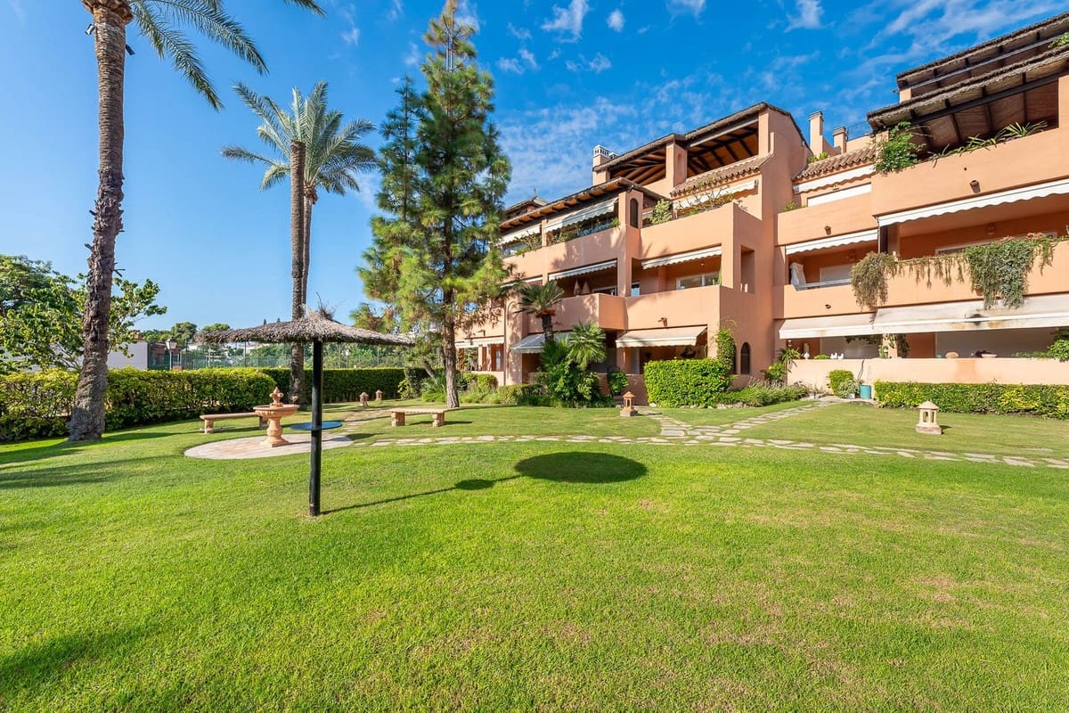 2 sovrum Lägenhet till salu i Guadalmina med pool garage - 630 000 € (Ref: 10154265)