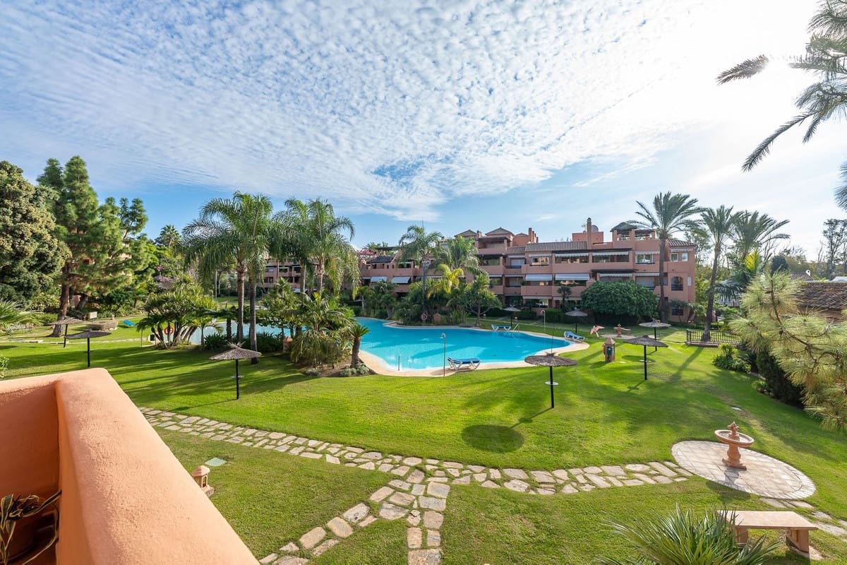2 sovrum Lägenhet till salu i Guadalmina med pool garage - 630 000 € (Ref: 10154265)