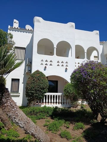 Maison de Ville de 3 chambres à louer à Bel-Air, Estepona avec piscine garage - 2 500 € (Ref: 10156860)