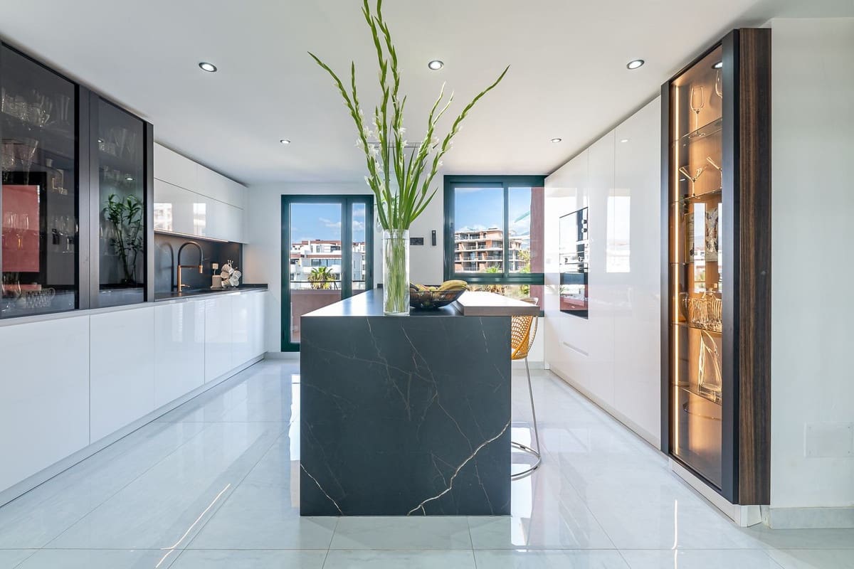 4 chambre Appartement à vendre à Cancelada avec piscine garage - 1 595 000 € (Ref: 10177320)