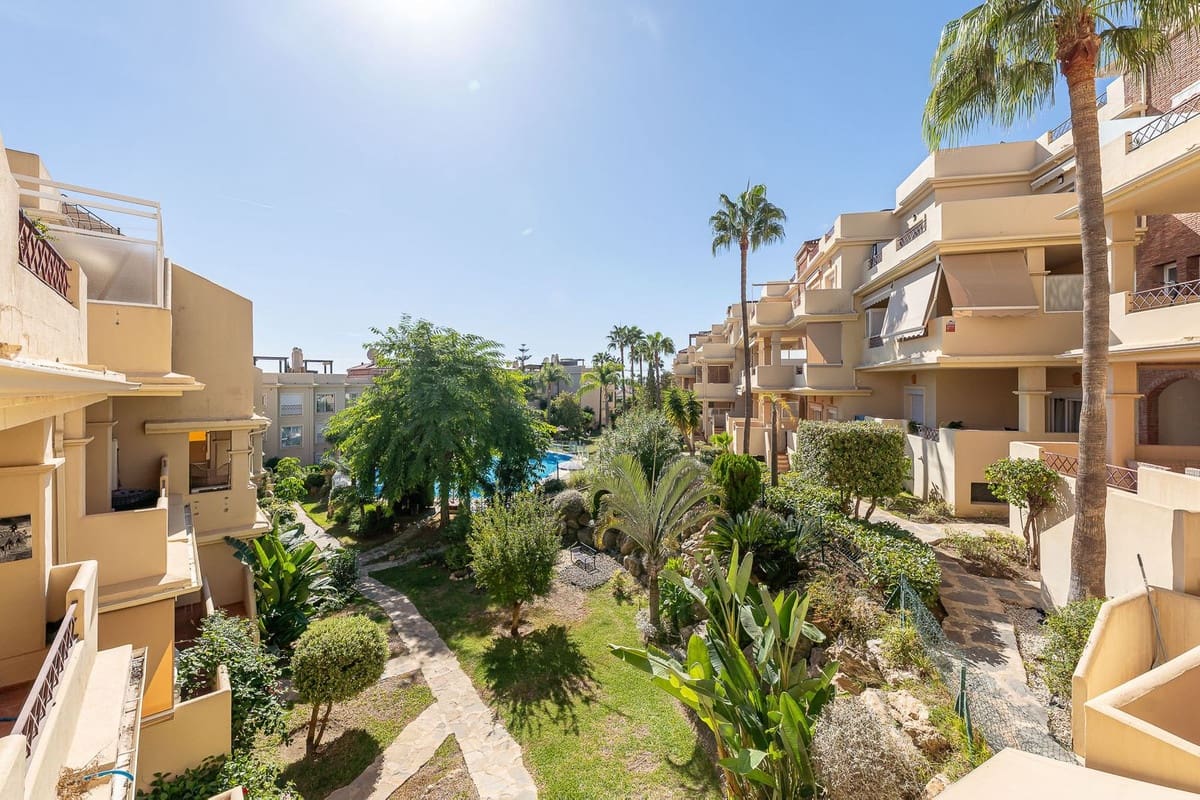 3 bedroom Apartment for sale in El Paraiso with pool garage - € 495,000 (Ref: 10179229)