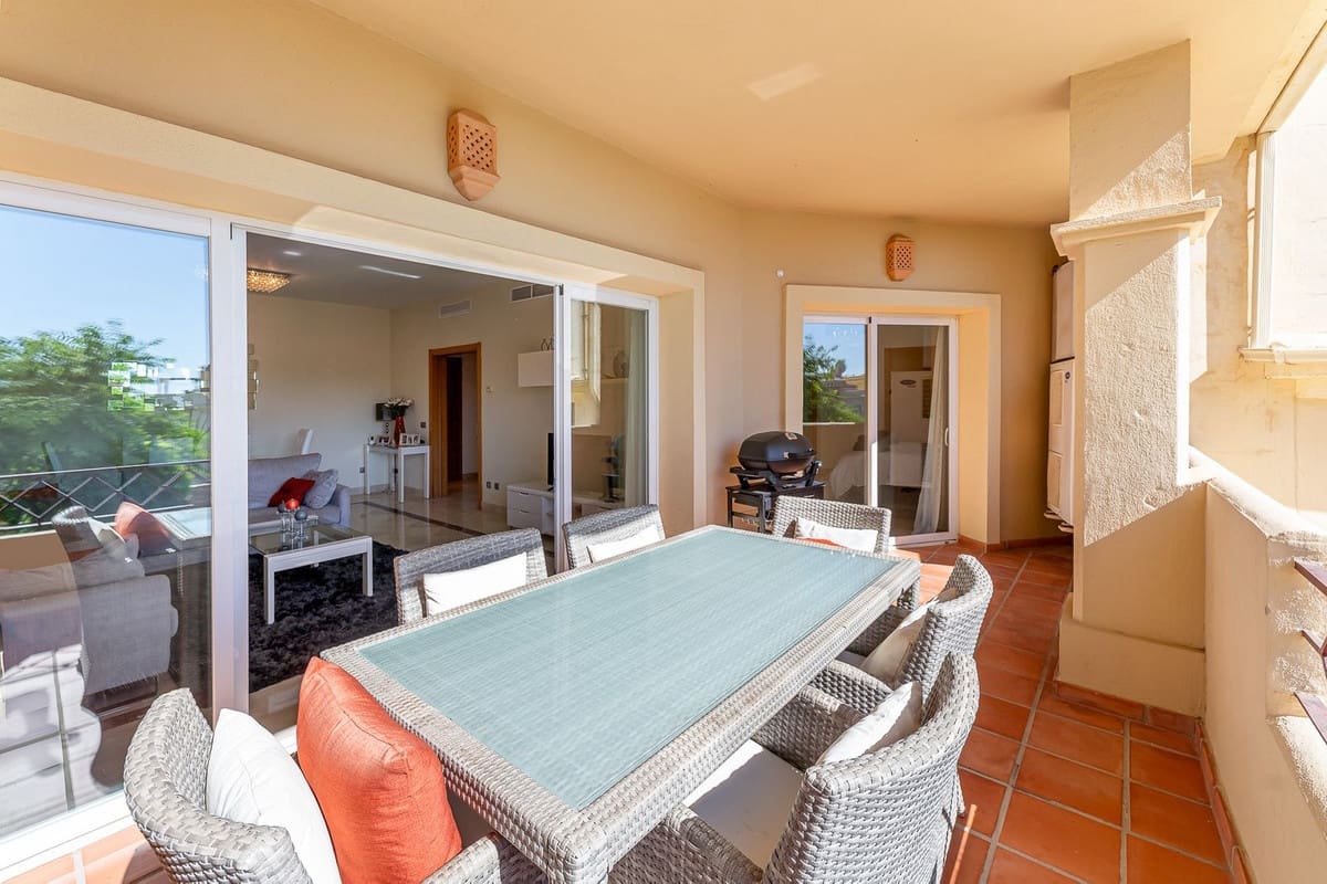 3 bedroom Apartment for sale in El Paraiso with pool garage - € 495,000 (Ref: 10179229)