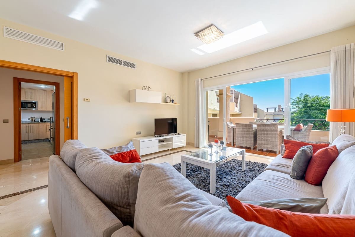 3 bedroom Apartment for sale in El Paraiso with pool garage - € 495,000 (Ref: 10179229)