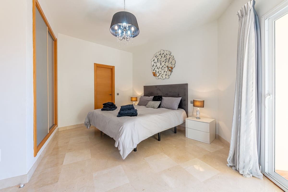 3 bedroom Apartment for sale in El Paraiso with pool garage - € 495,000 (Ref: 10179229)