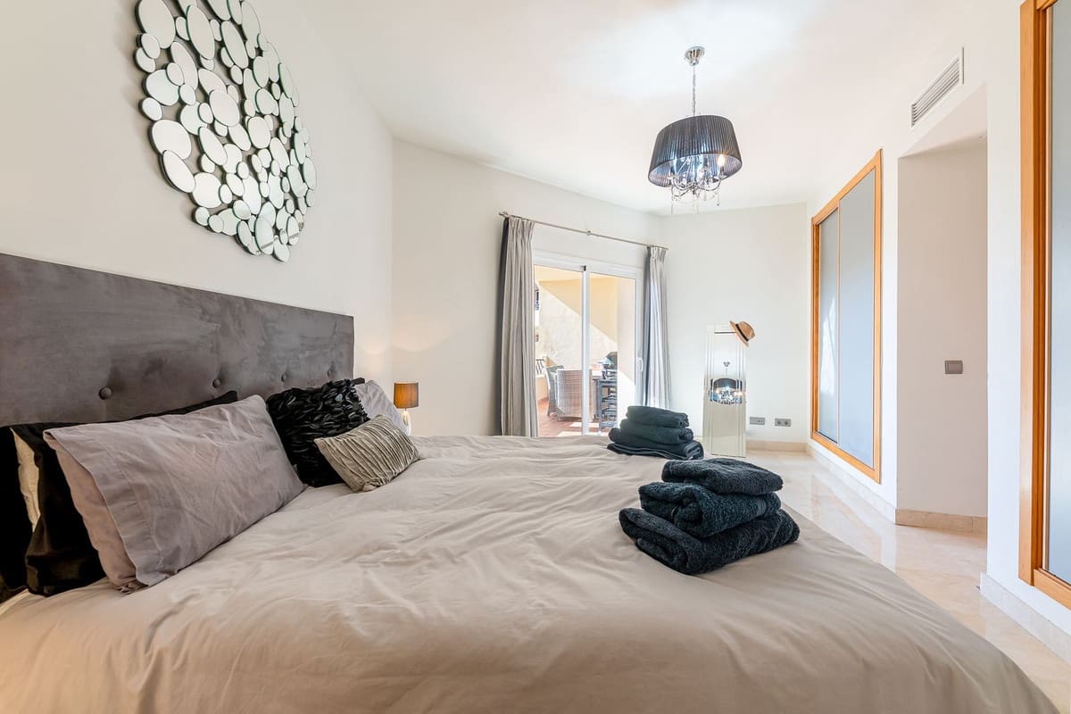 3 bedroom Apartment for sale in El Paraiso with pool garage - € 495,000 (Ref: 10179229)