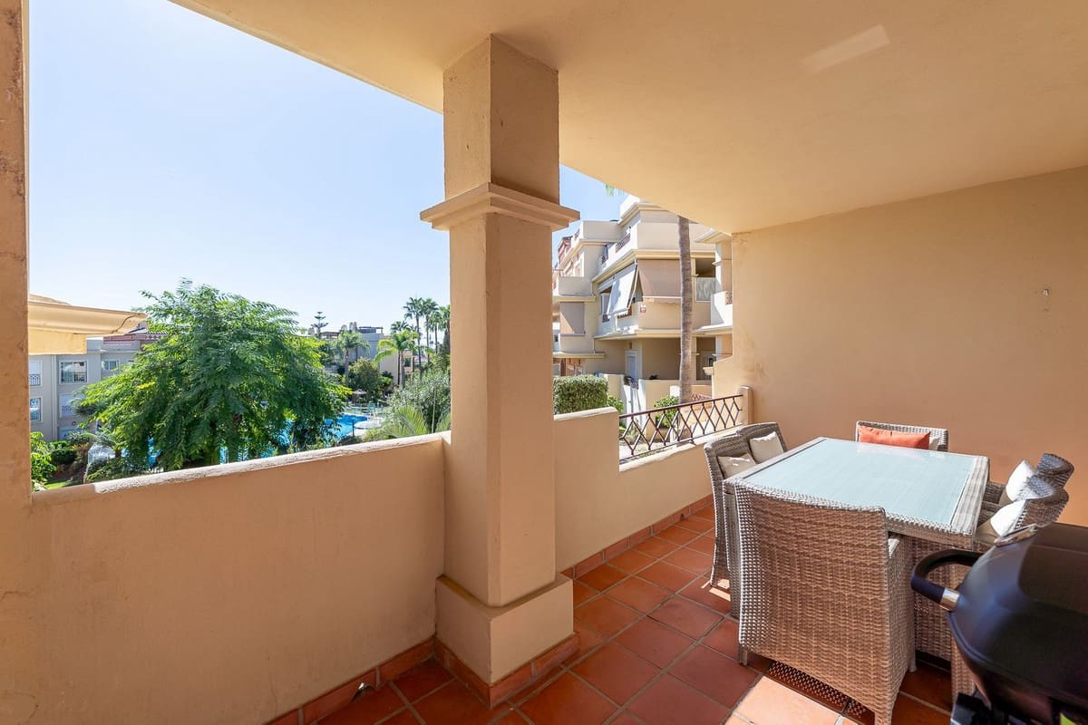 3 bedroom Apartment for sale in El Paraiso with pool garage - € 495,000 (Ref: 10179229)