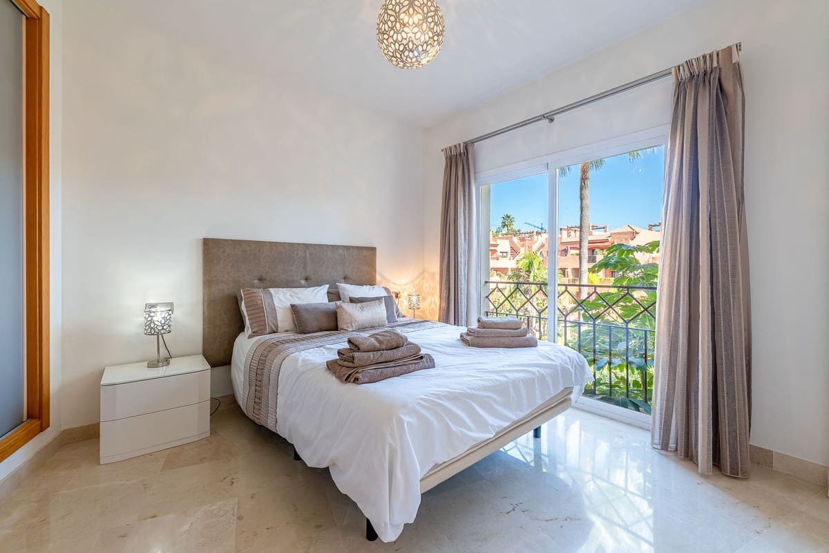 3 bedroom Apartment for sale in El Paraiso with pool garage - € 495,000 (Ref: 10179229)