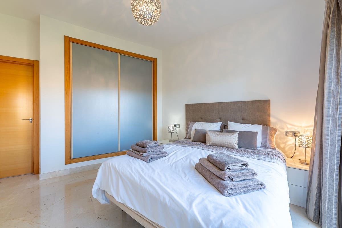 3 bedroom Apartment for sale in El Paraiso with pool garage - € 495,000 (Ref: 10179229)