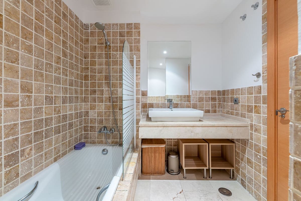 3 bedroom Apartment for sale in El Paraiso with pool garage - € 495,000 (Ref: 10179229)