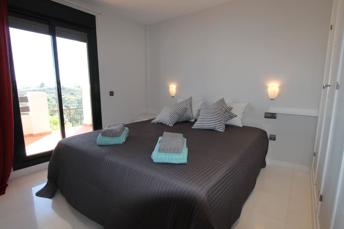 Apartamento de 2 habitaciones en Bahia de Casares en alquiler con piscina garaje - 1.350 € (Ref: 10179668)