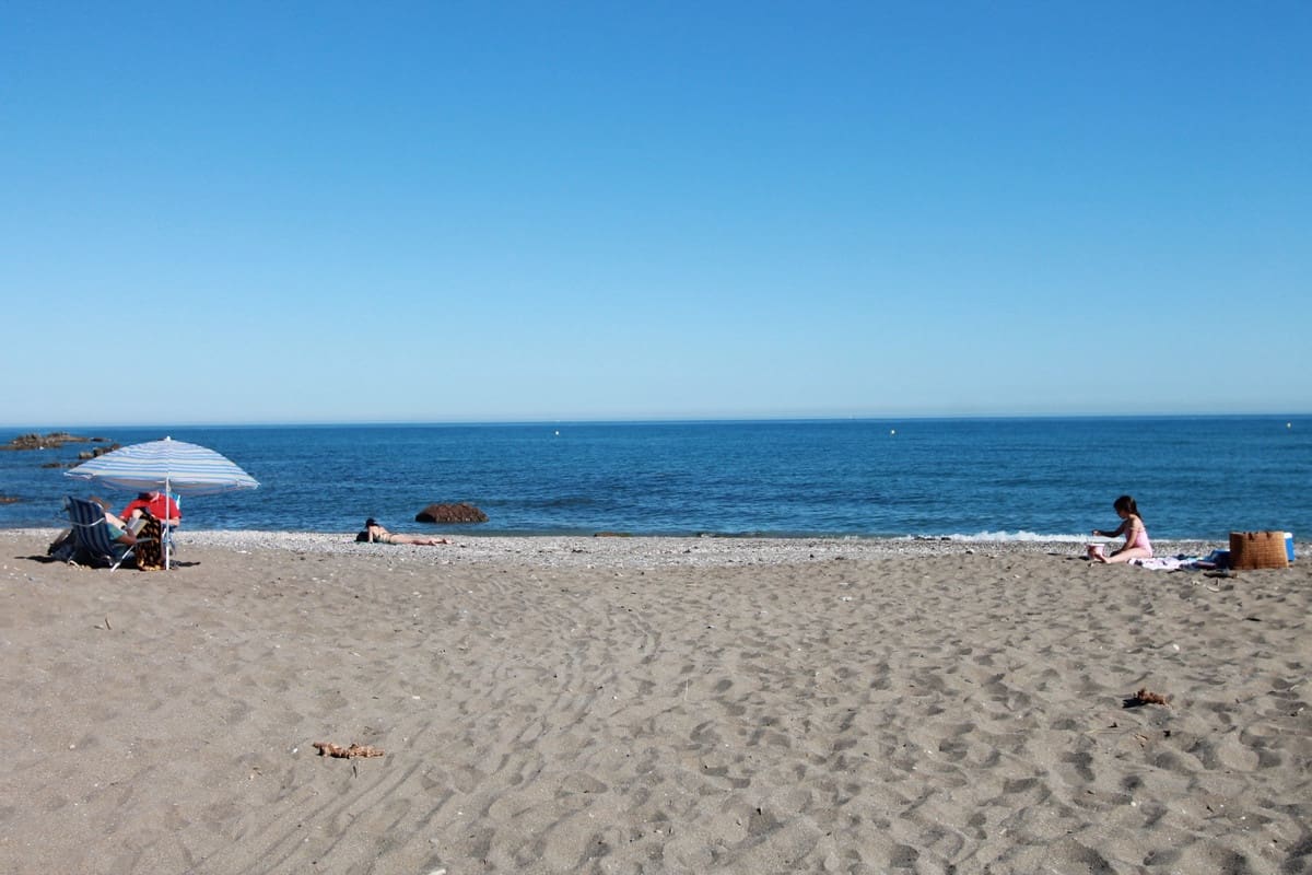 Apartamento de 2 habitaciones en Bahia de Casares en alquiler con piscina garaje - 1.350 € (Ref: 10179668)