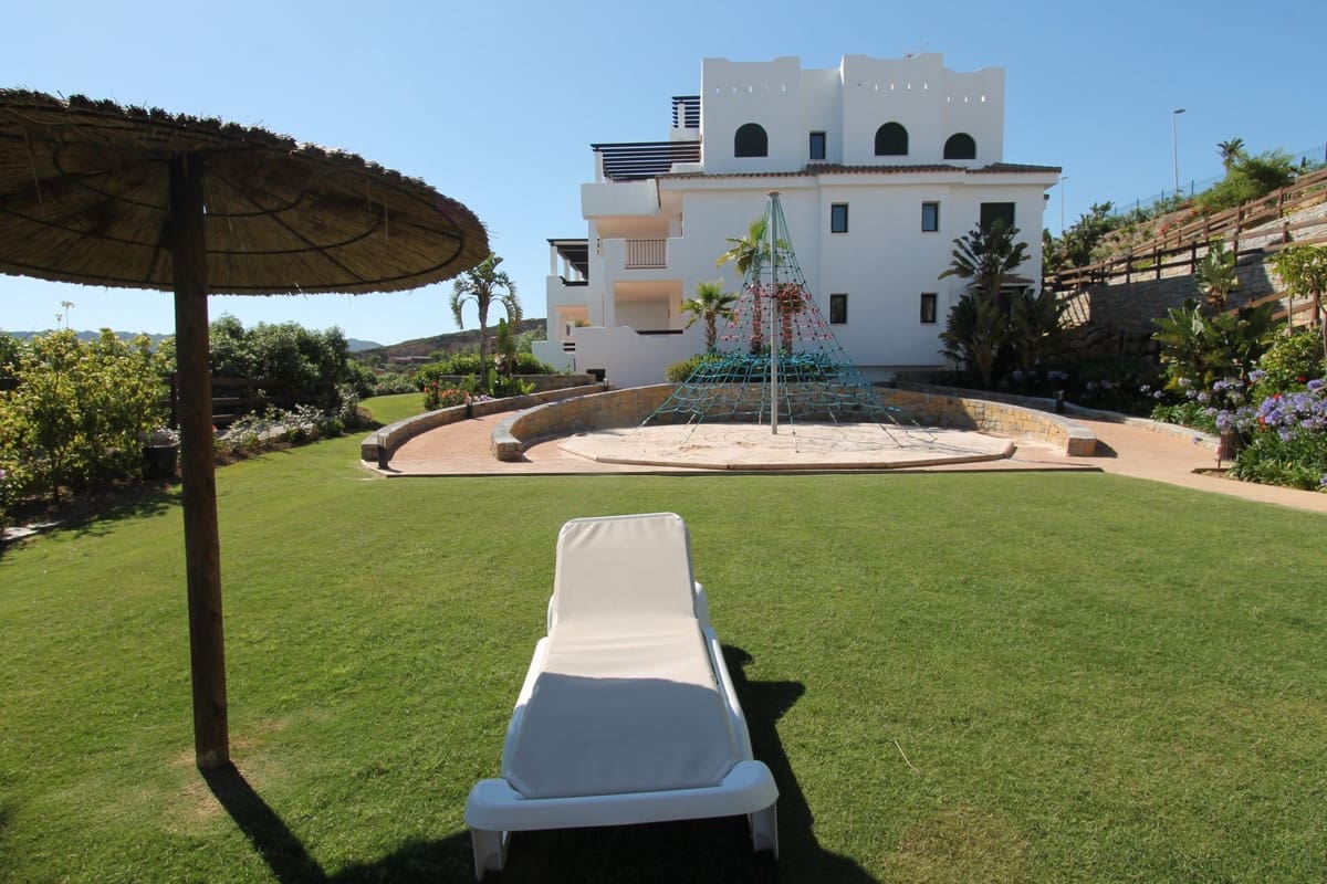 Apartamento de 2 habitaciones en Bahia de Casares en alquiler con piscina garaje - 1.350 € (Ref: 10179668)