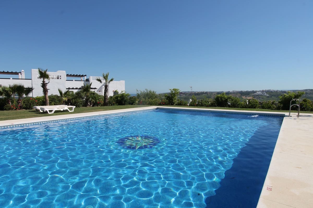 Apartamento de 2 habitaciones en Bahia de Casares en alquiler con piscina garaje - 1.350 € (Ref: 10179668)