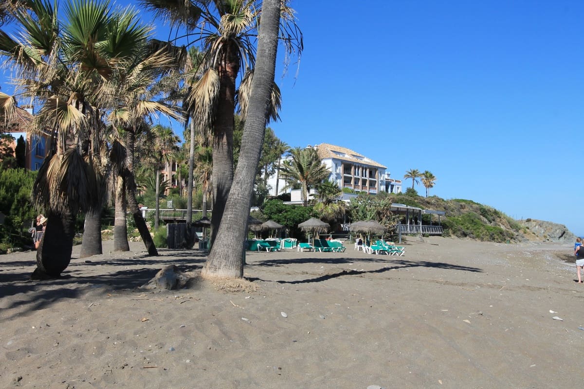 Apartamento de 2 habitaciones en Bahia de Casares en alquiler con piscina garaje - 1.350 € (Ref: 10179668)