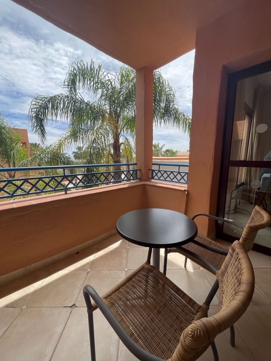 1 bedroom Apartment for sale in BelAir, Estepona with pool garage €