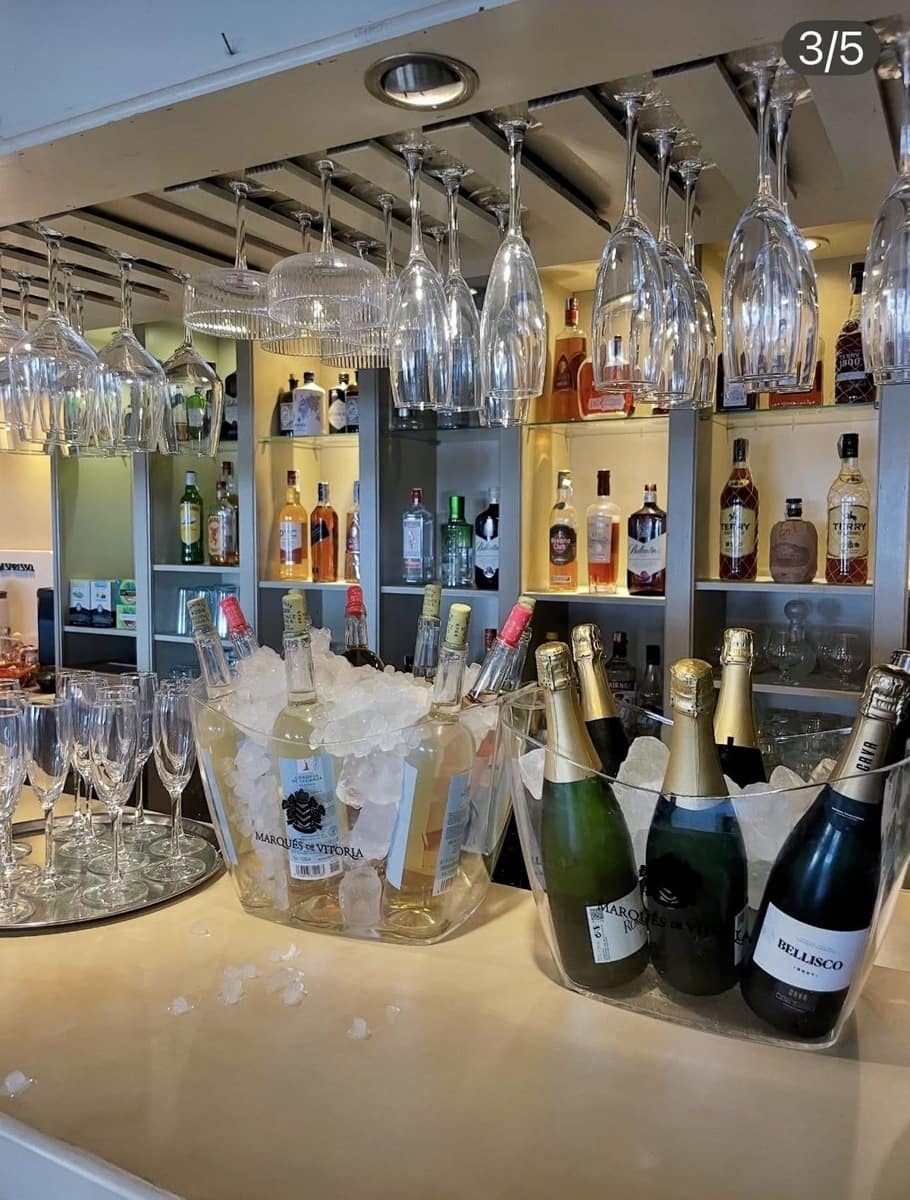 Restaurant/Bar for sale in Estepona - € 240,000 (Ref: 9891177)