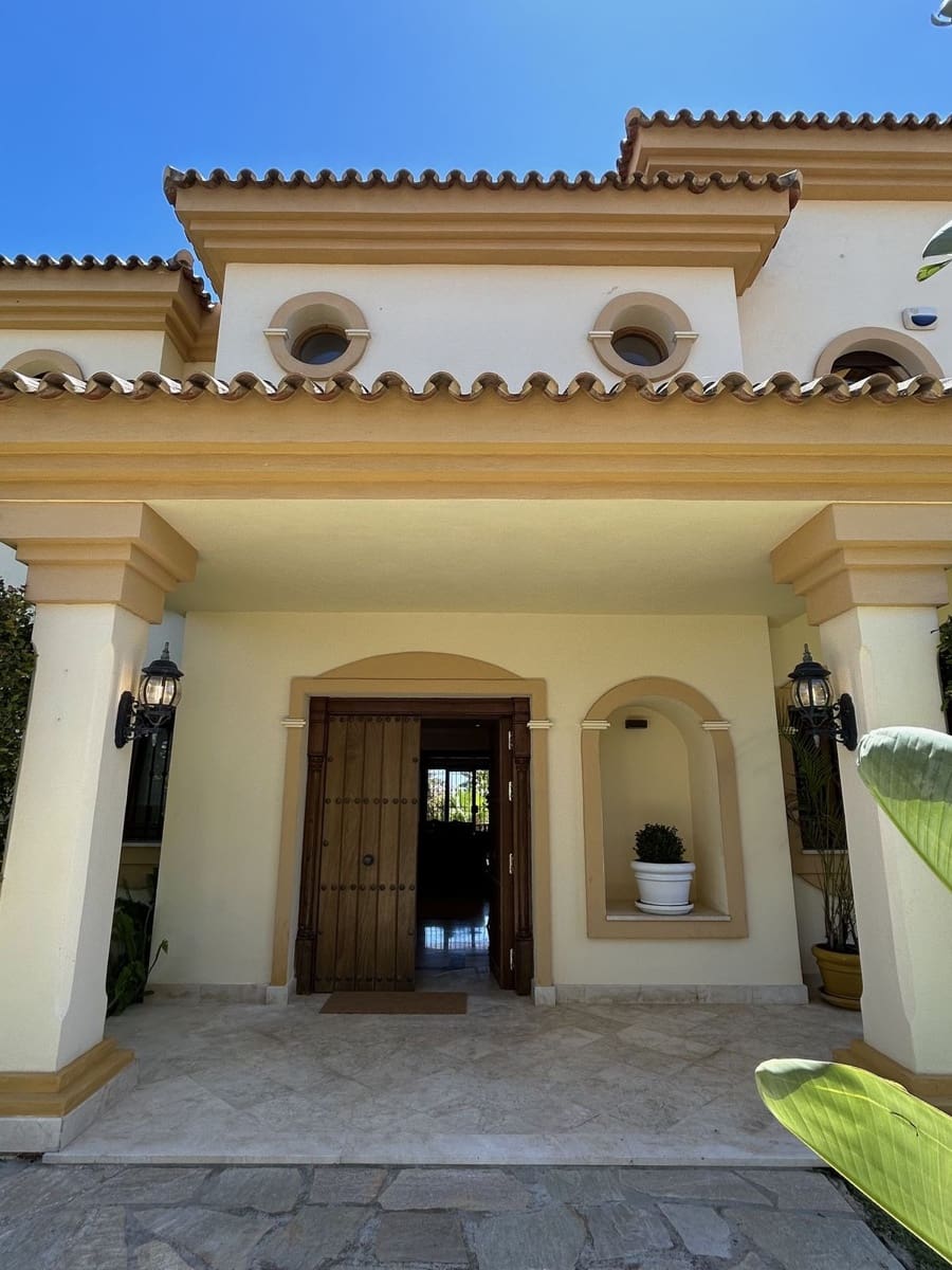 5 quarto Moradia para arrendar em Marbella com piscina garagem - 9 500 € (Ref: 9891178)