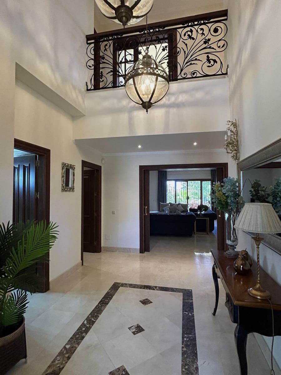 5 quarto Moradia para arrendar em Marbella com piscina garagem - 9 500 € (Ref: 9891178)