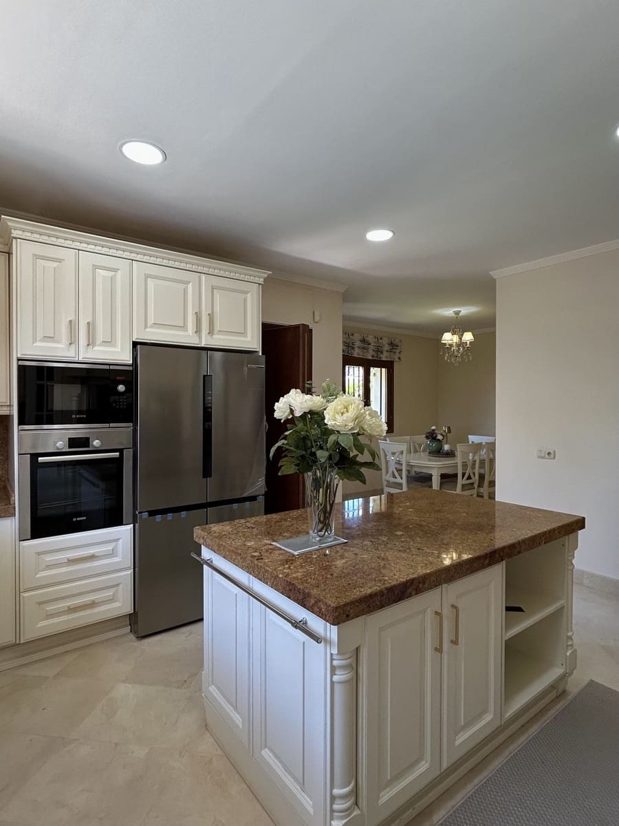 5 quarto Moradia para arrendar em Marbella com piscina garagem - 9 500 € (Ref: 9891178)