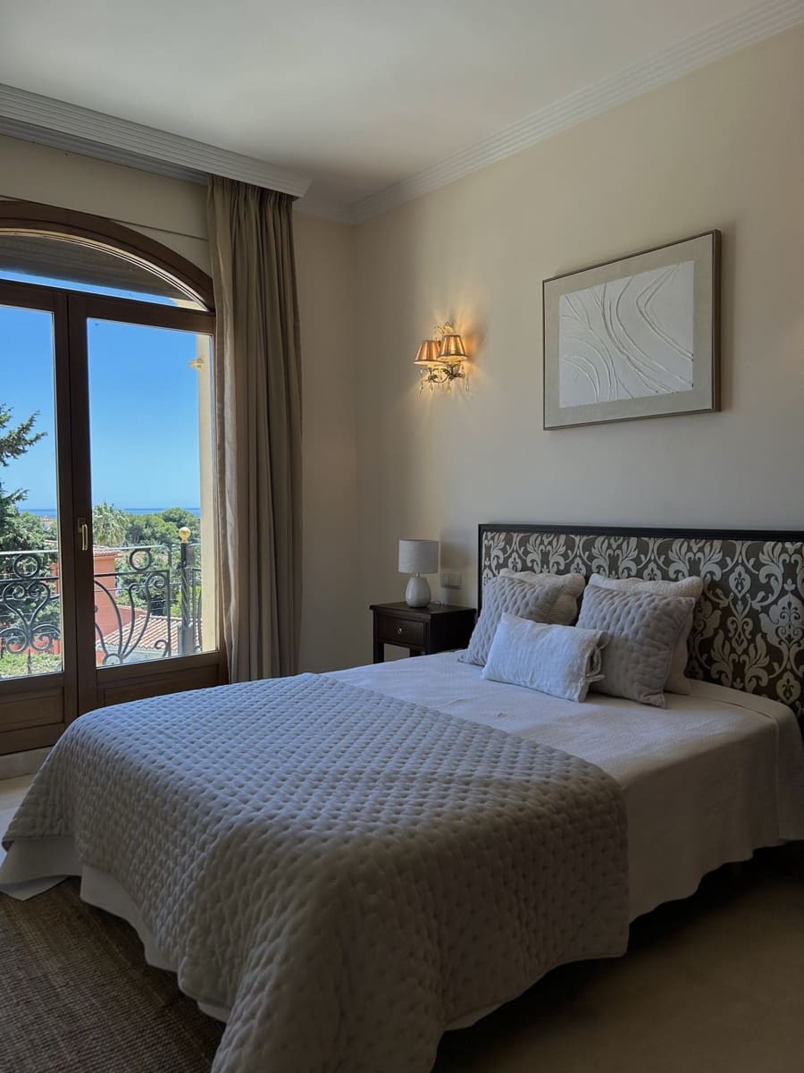5 quarto Moradia para arrendar em Marbella com piscina garagem - 9 500 € (Ref: 9891178)