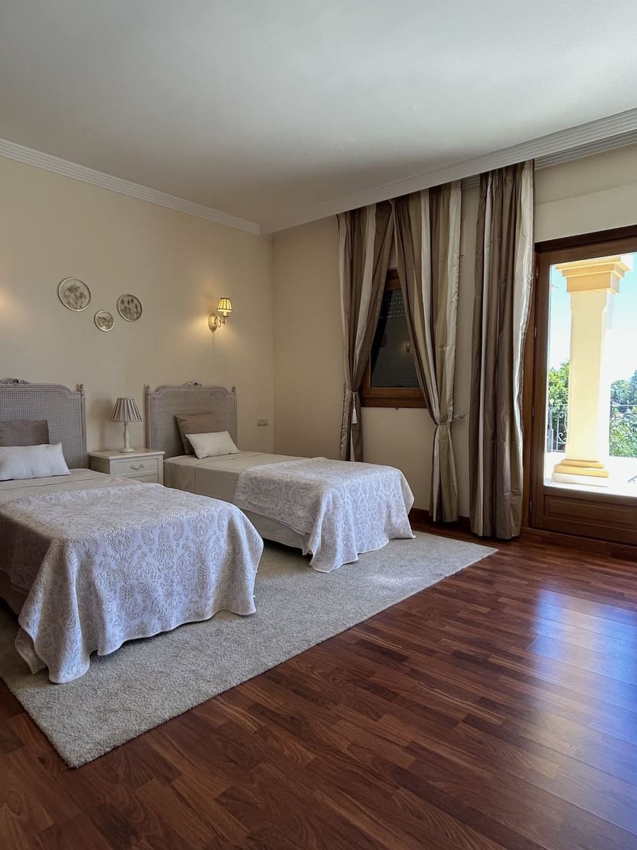 5 quarto Moradia para arrendar em Marbella com piscina garagem - 9 500 € (Ref: 9891178)
