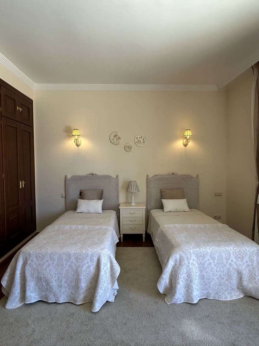 5 quarto Moradia para arrendar em Marbella com piscina garagem - 9 500 € (Ref: 9891178)