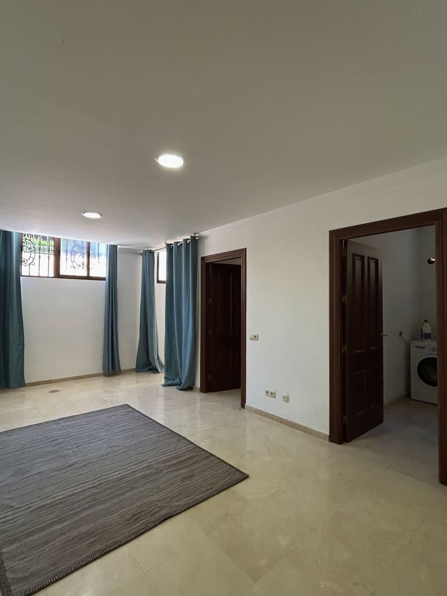 5 quarto Moradia para arrendar em Marbella com piscina garagem - 9 500 € (Ref: 9891178)