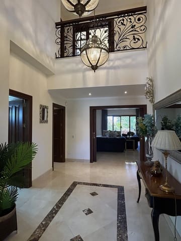 5 bedroom Villa for rent in Marbella with pool garage - € 9,500 (Ref: 9891178)
